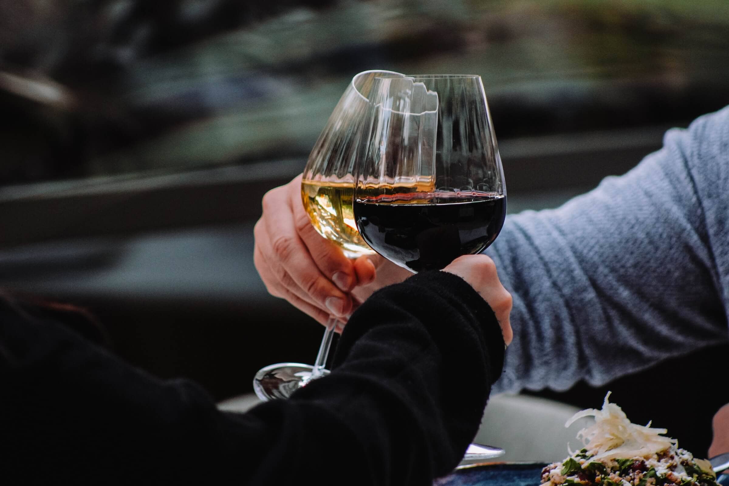 The Perfect Wine Date: Tips for Choosing the Right Wine